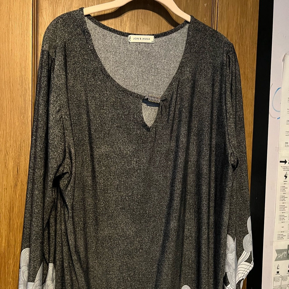 Dressy 2X gray and white top by Jon and Anna